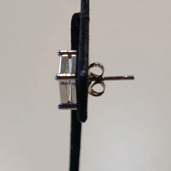 💎 Stainless Steel Square CZ Post Back Studs💎 - Picture 6 of 9